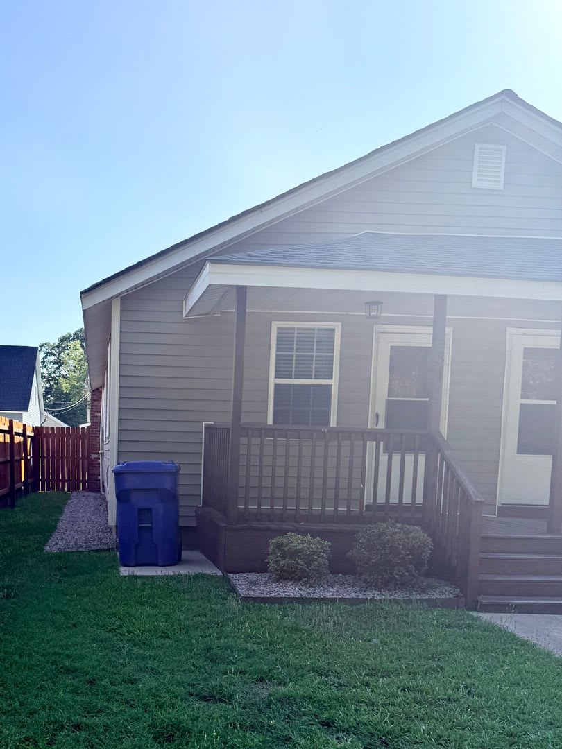 534 Manchester St – photo 1 of 9