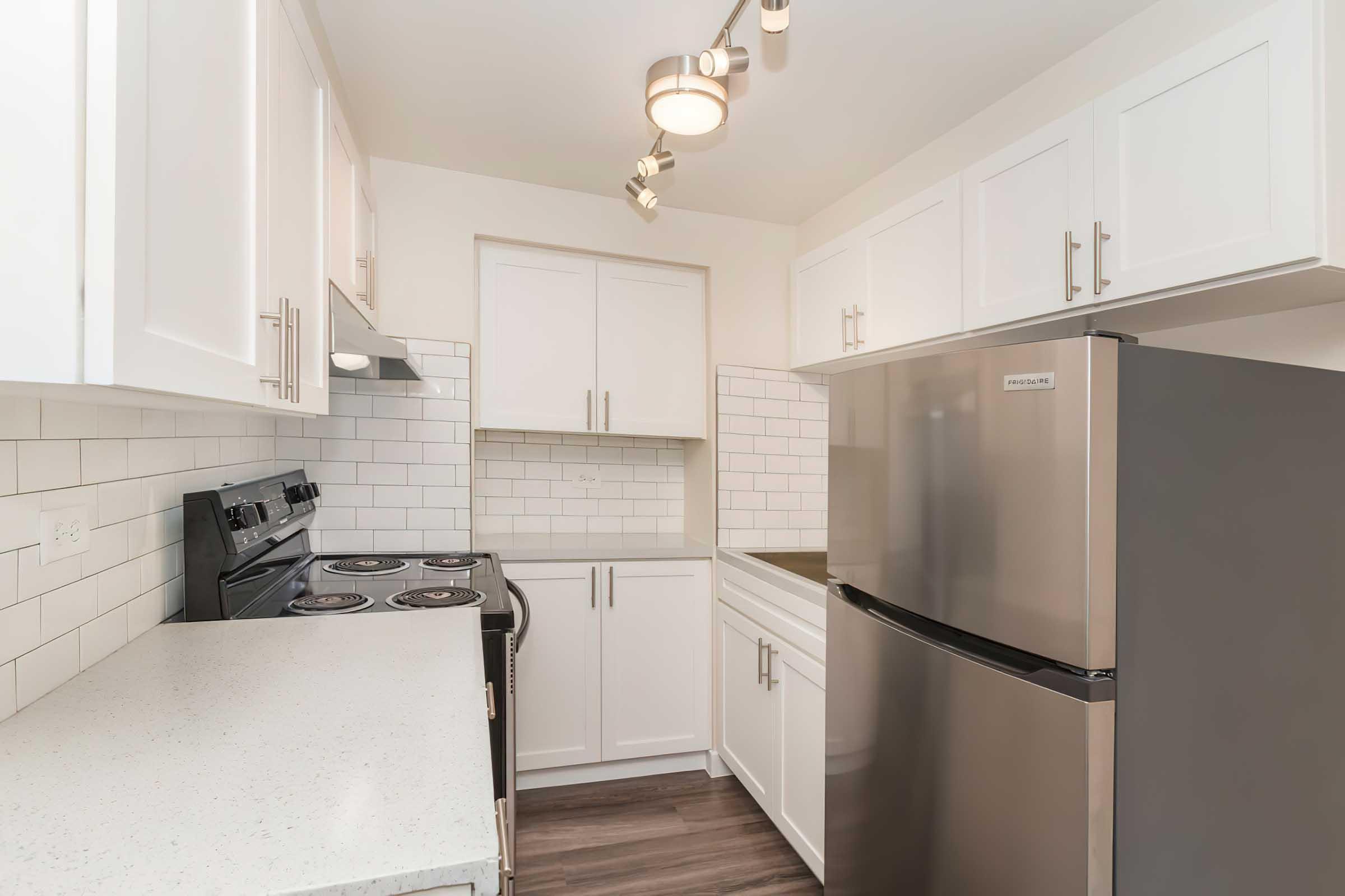 Avon Apartments North – photo 1