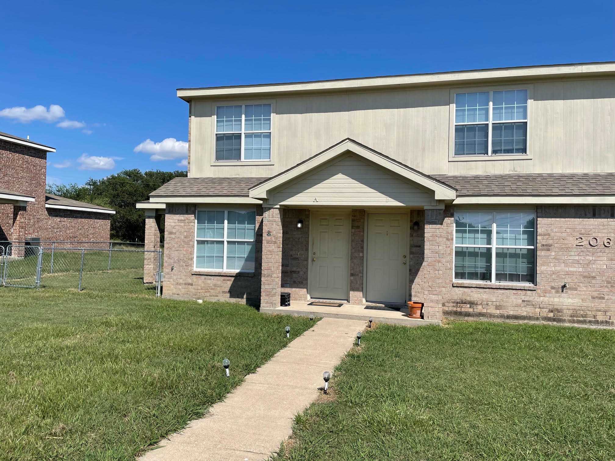 206 Meadow View Ln – photo 1 of 14