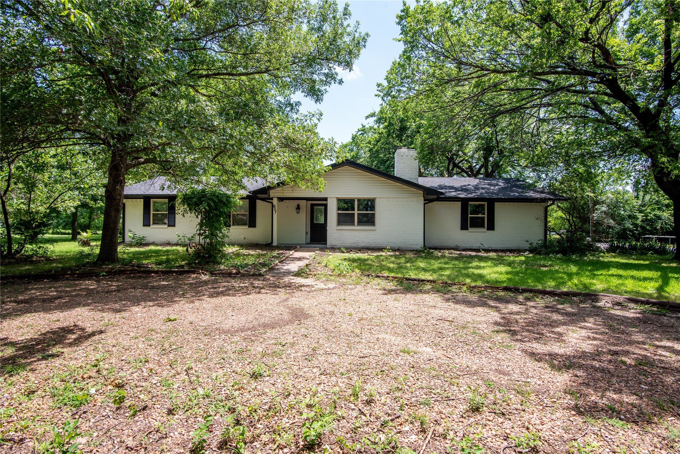 607 E 15th Street – photo 1 of 13