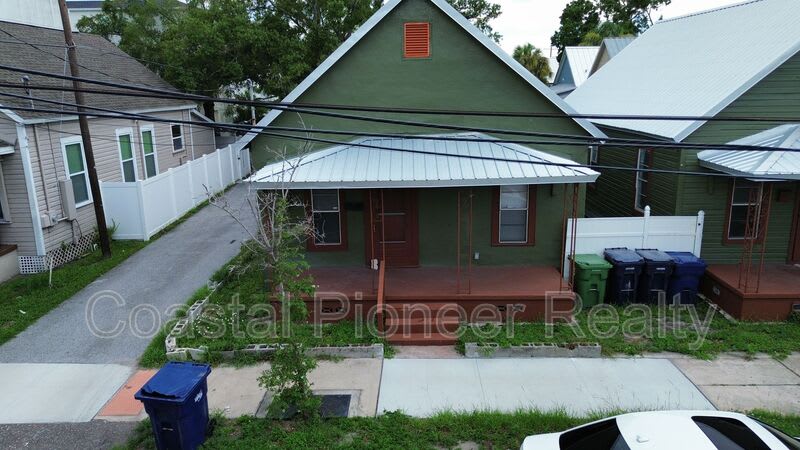 2010 N Howard Ave – photo 1
