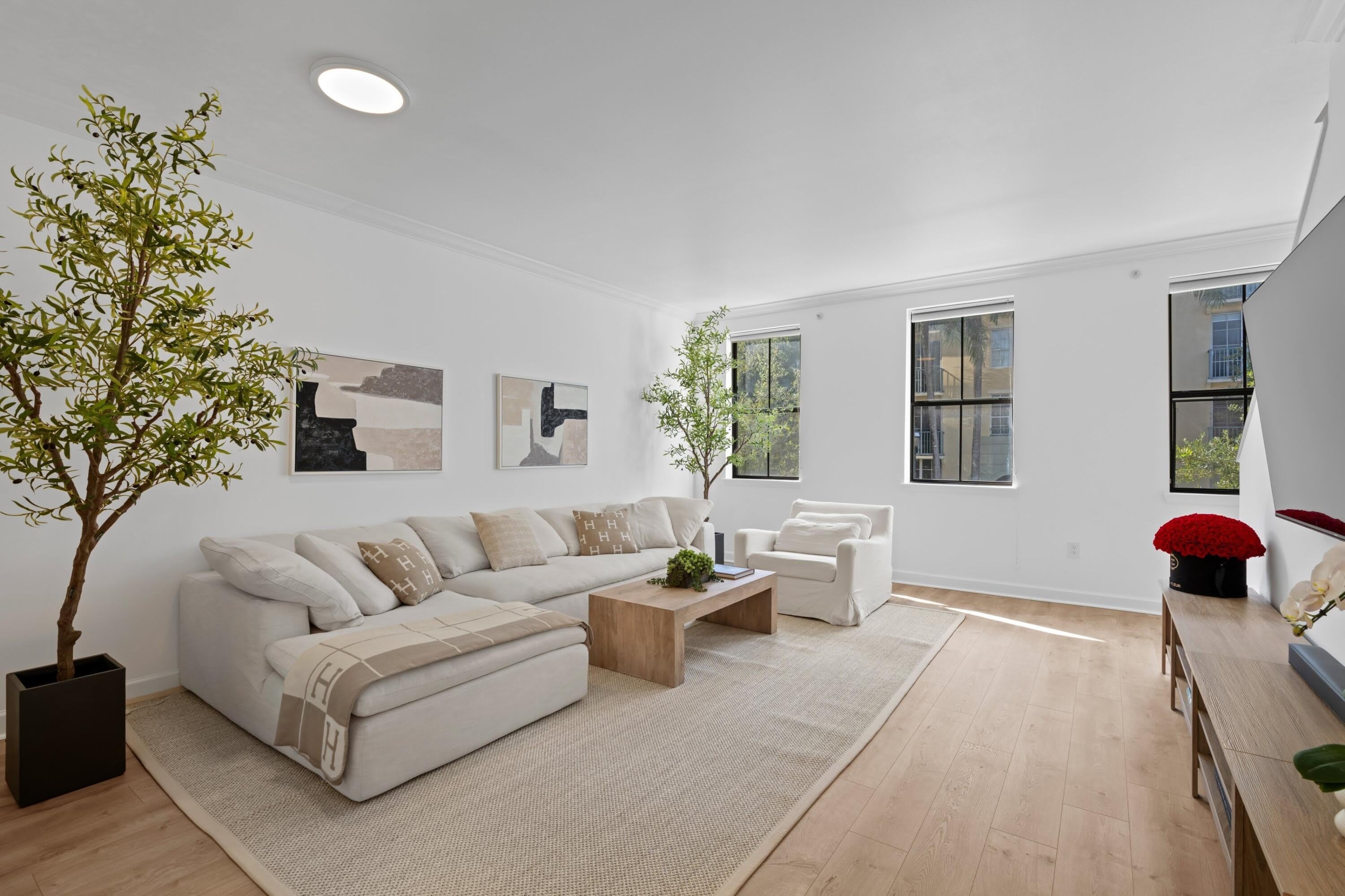 687 Hibiscus Street – photo 1