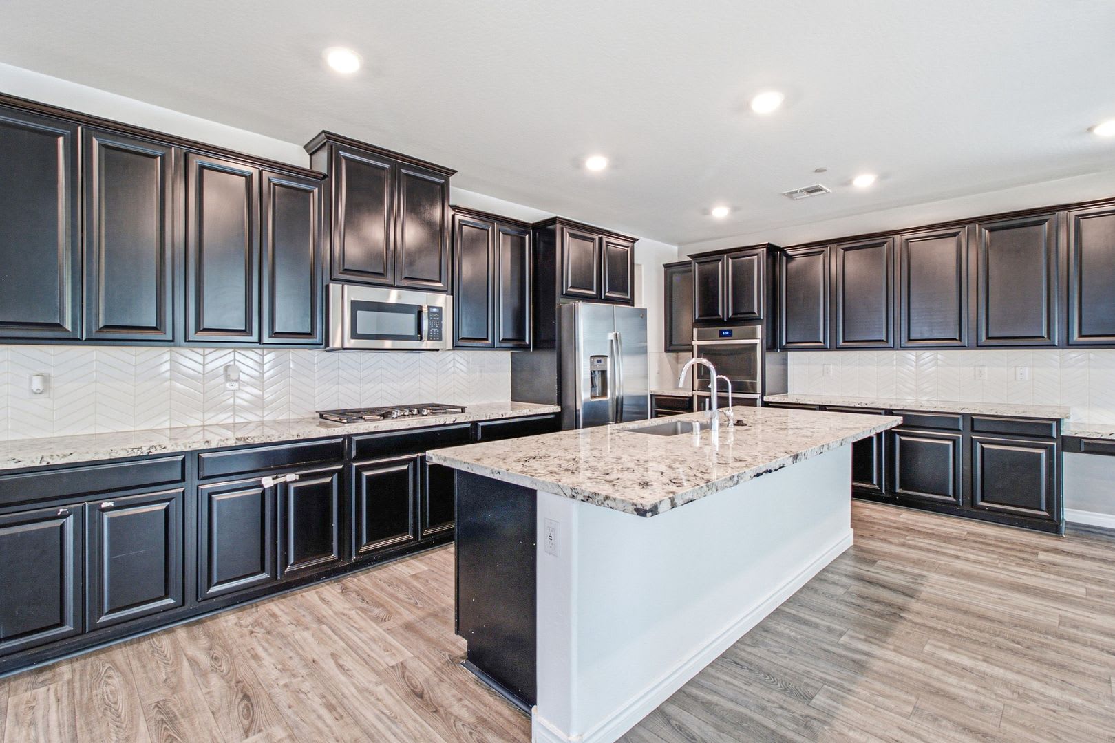 4-Bedroom Two-Story Home with Mountain Views & Resort-Style Amenities – photo 1