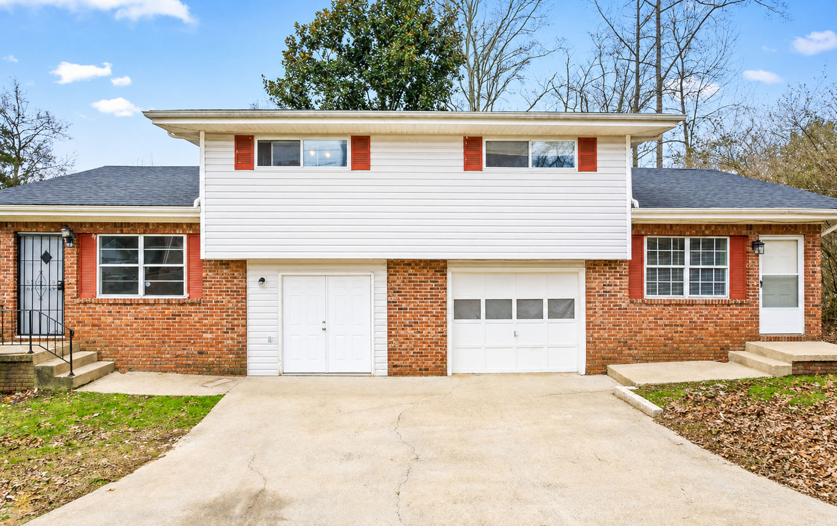 Pet-Friendly Duplex in East Ridge with Fenced Yard &amp; Bonus Room! $350 Off First Month! – photo 1 of 15