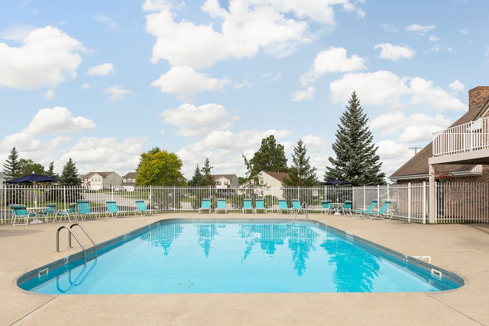 Island Club Apartments – photo 1