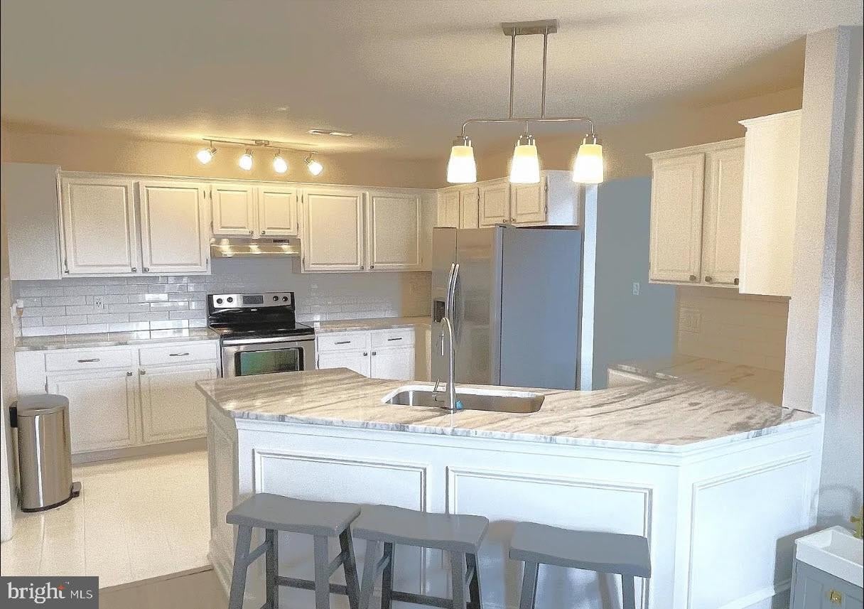 125 UPPER VALLEY Lane – photo 1 of 17