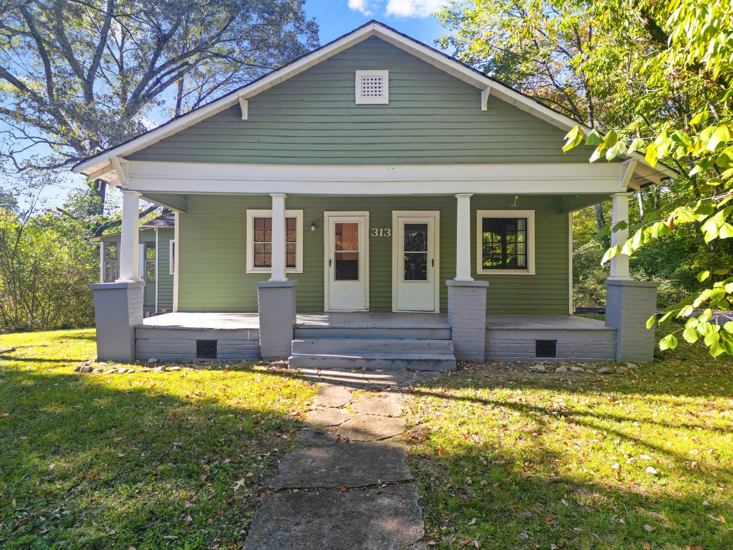 313 California Avenue – photo 1 of 18