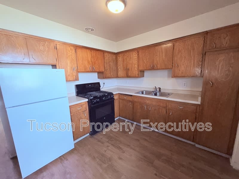 8914 South Nogales Highway – photo 1 of 15