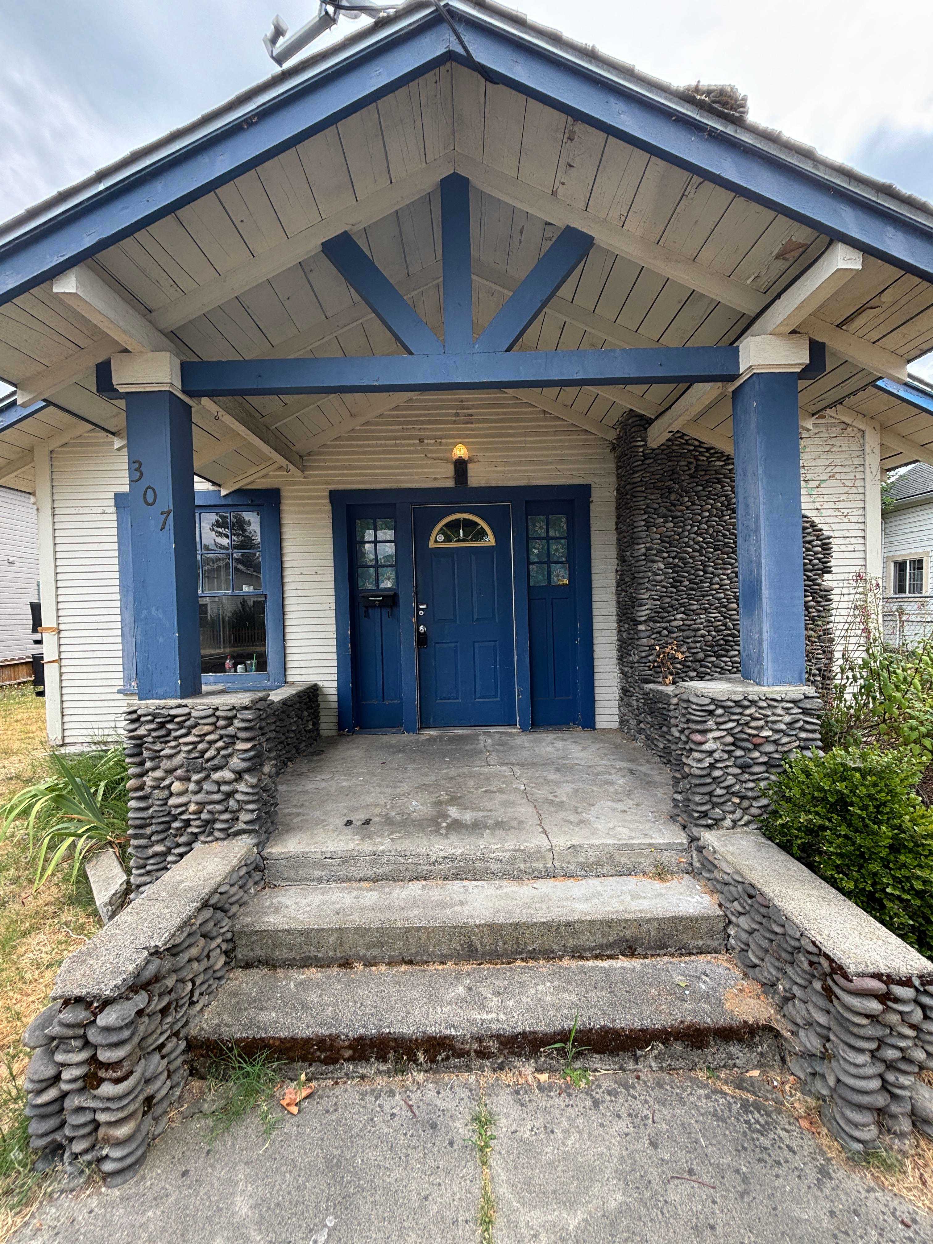 307 Sw I St – photo 1 of 6