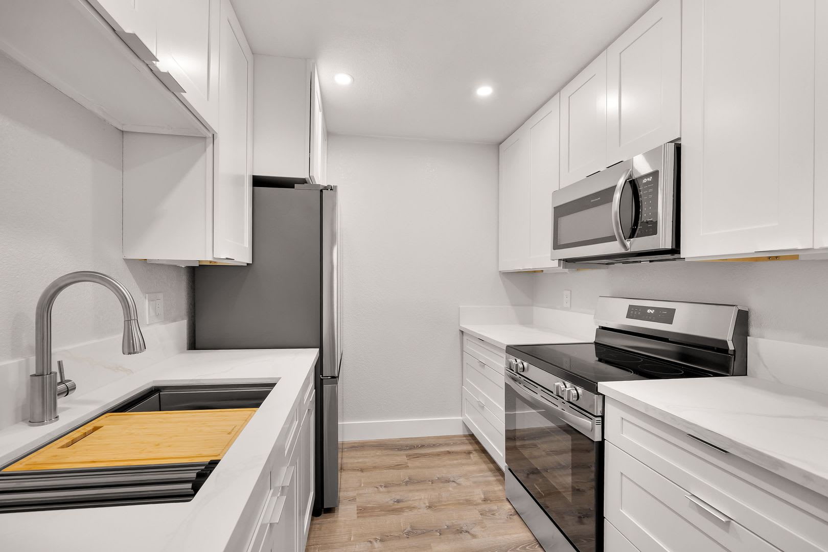 Fully Renovated 2-Bedroom Condo – photo 1