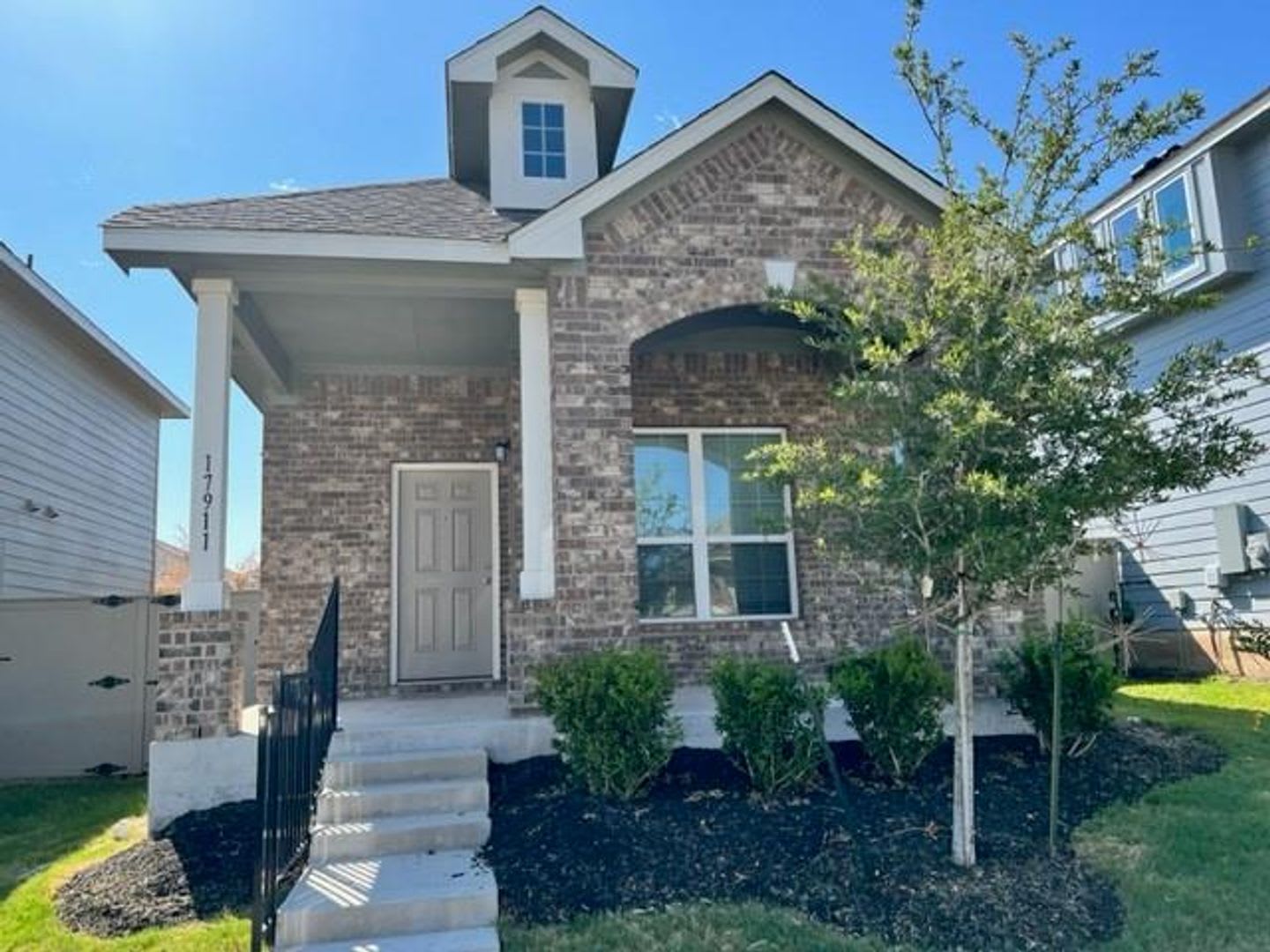 Beautiful Free standing Single Story Sorrento Condominium Home 3-2 with 2 car Garage / Pflugerville – photo 1