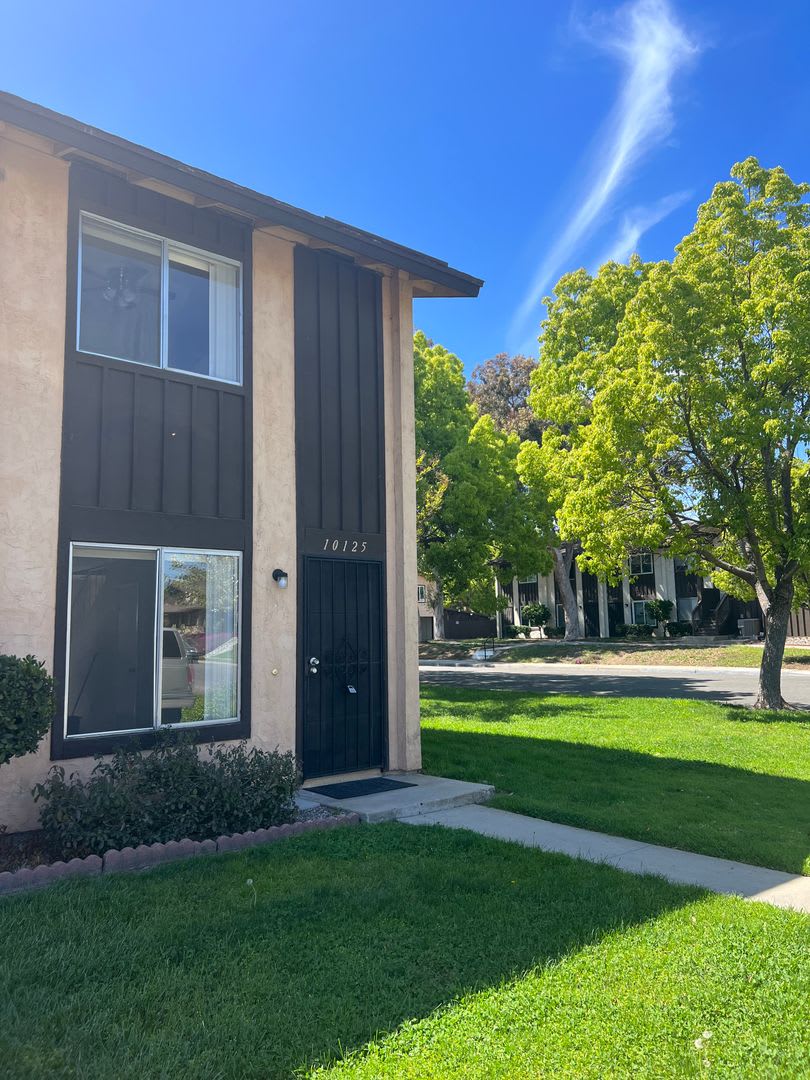 Updated 2BR/1BA 2 Story Townhome in Park Like setting in Santee – photo 1 of 24