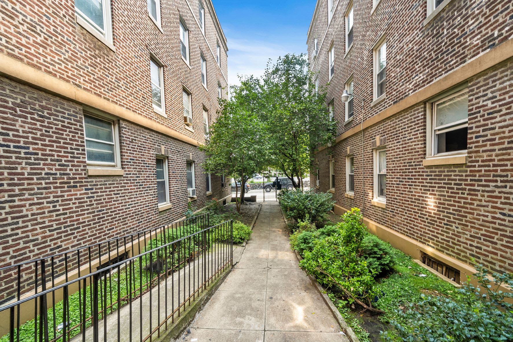 Avondale Apartments – photo 1