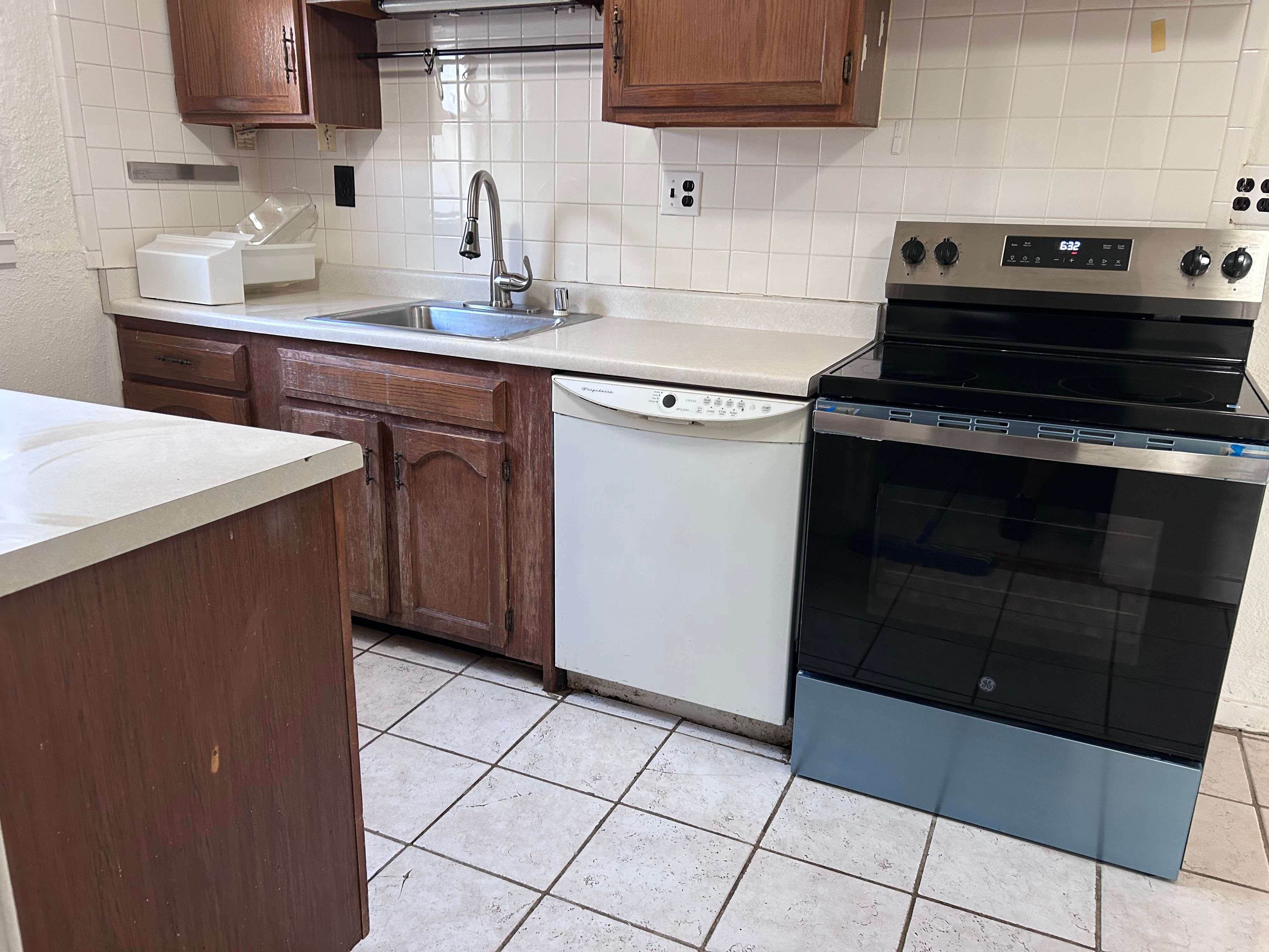 613 N Wall Ave – photo 1 of 13