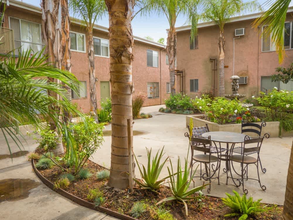 6736 Cleon Ave – photo 1