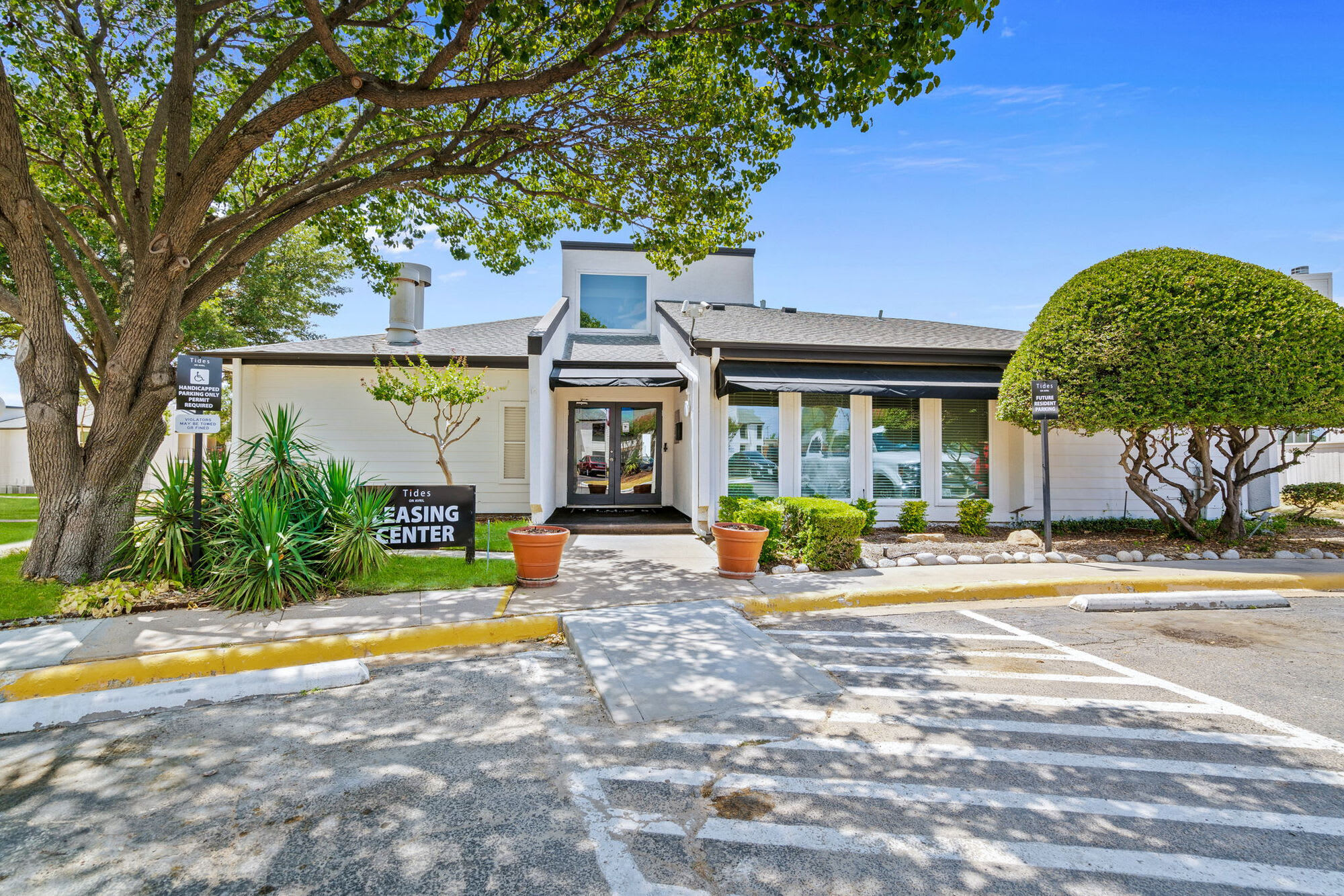 Tides on Avril Apartments – photo 1
