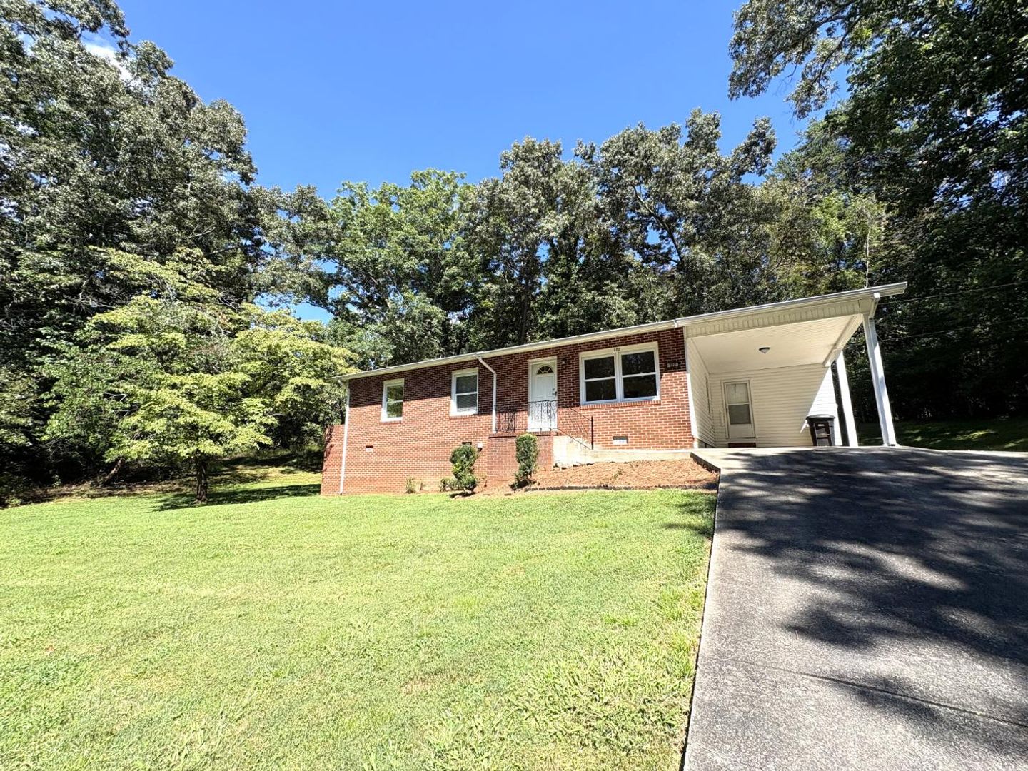 Close to Downtown Dahlonega and UNG campus! – photo 1 of 26