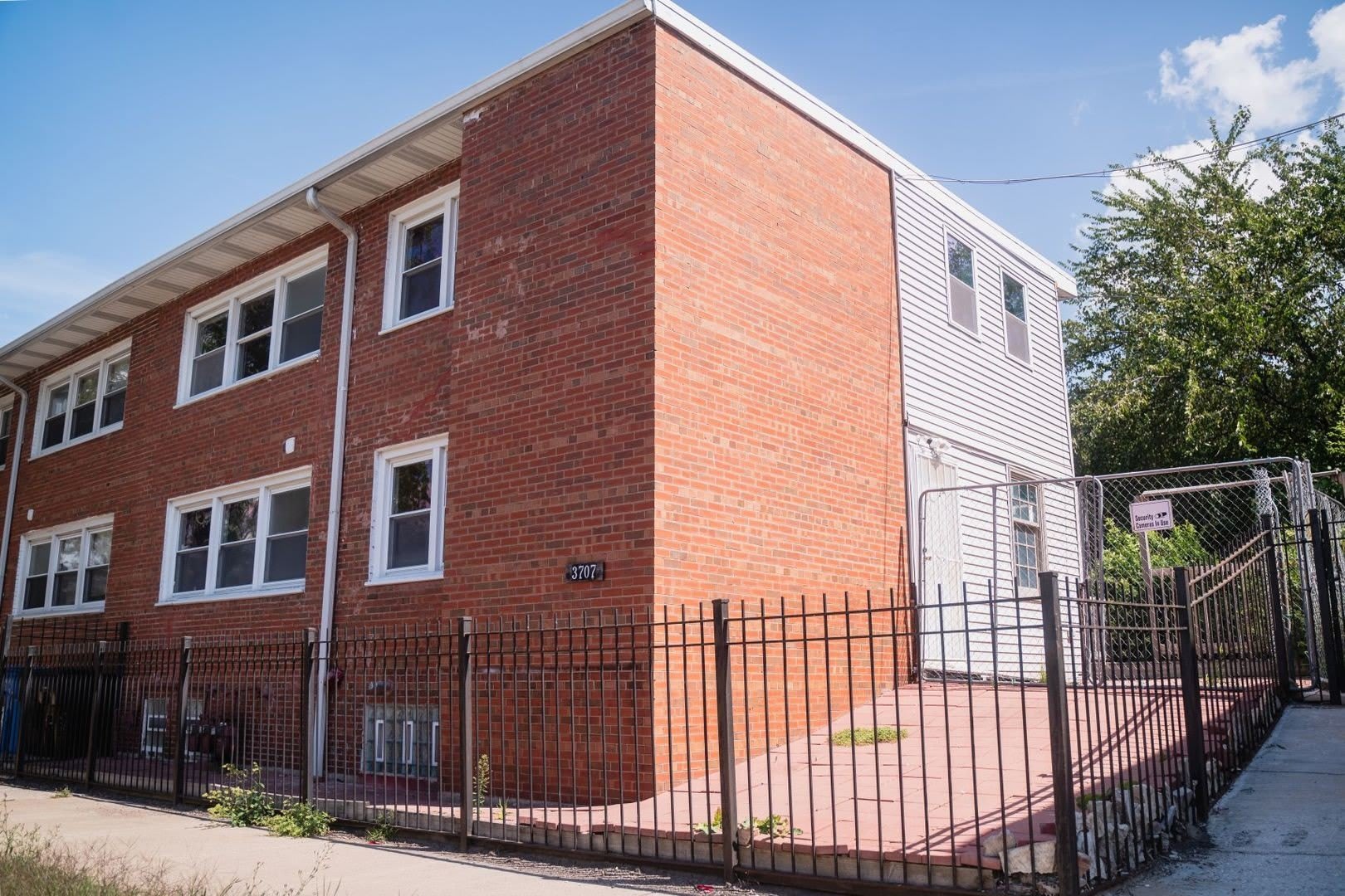 3707 S Michigan Avenue – photo 1