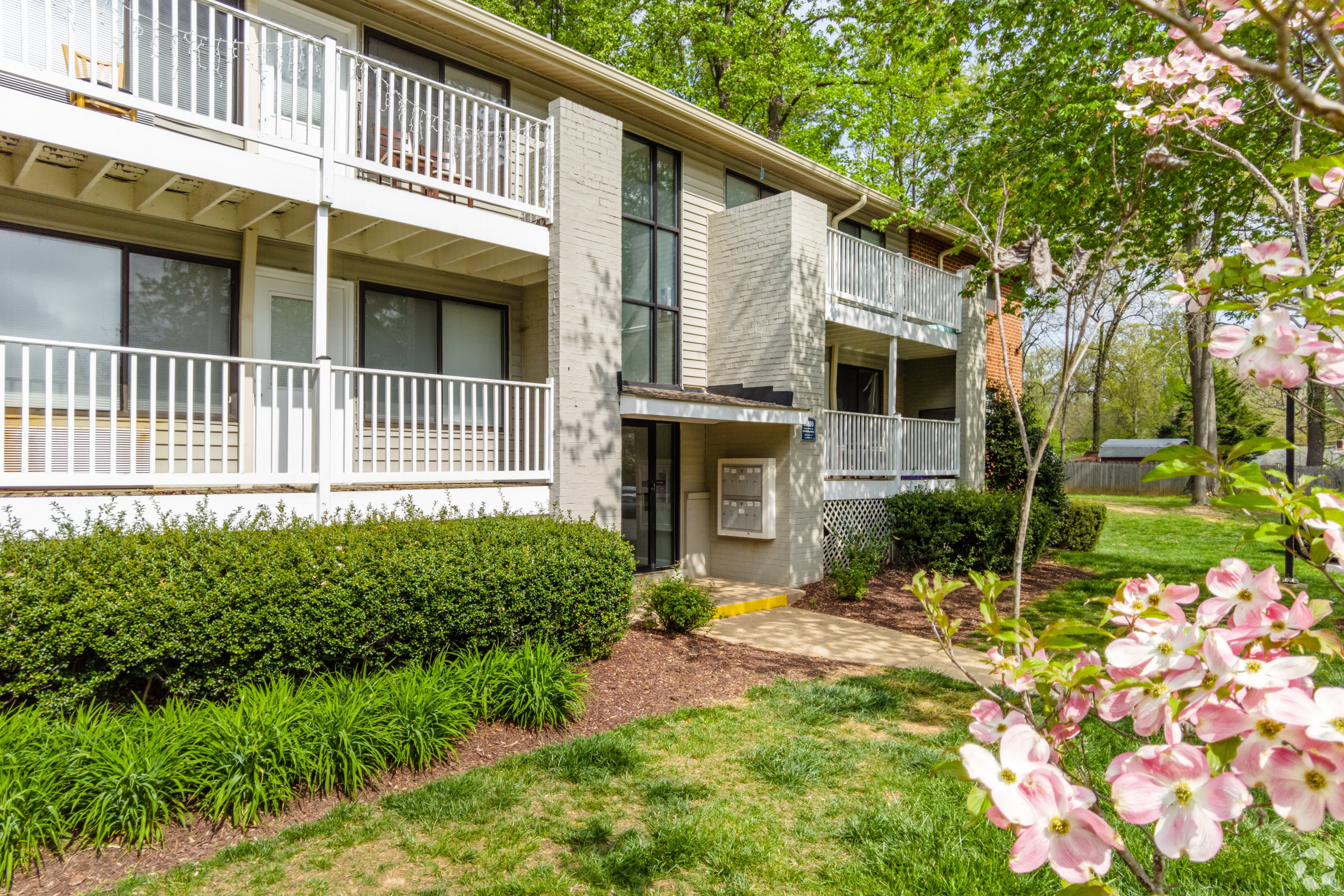 Cardinal Court Apartments – photo 1 of 26