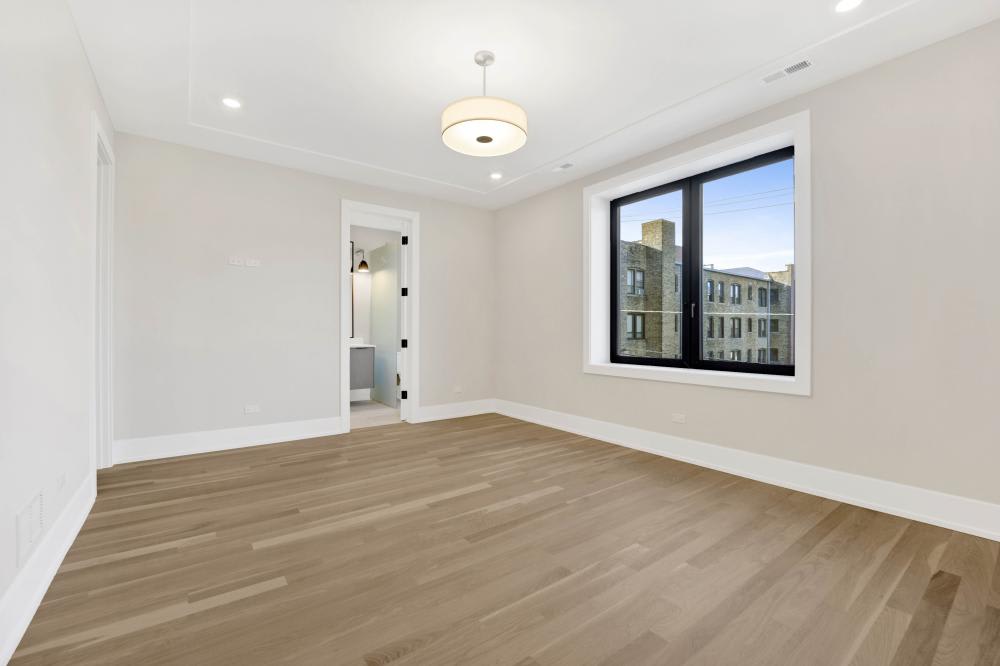 3352 N Ashland Ave – photo 1