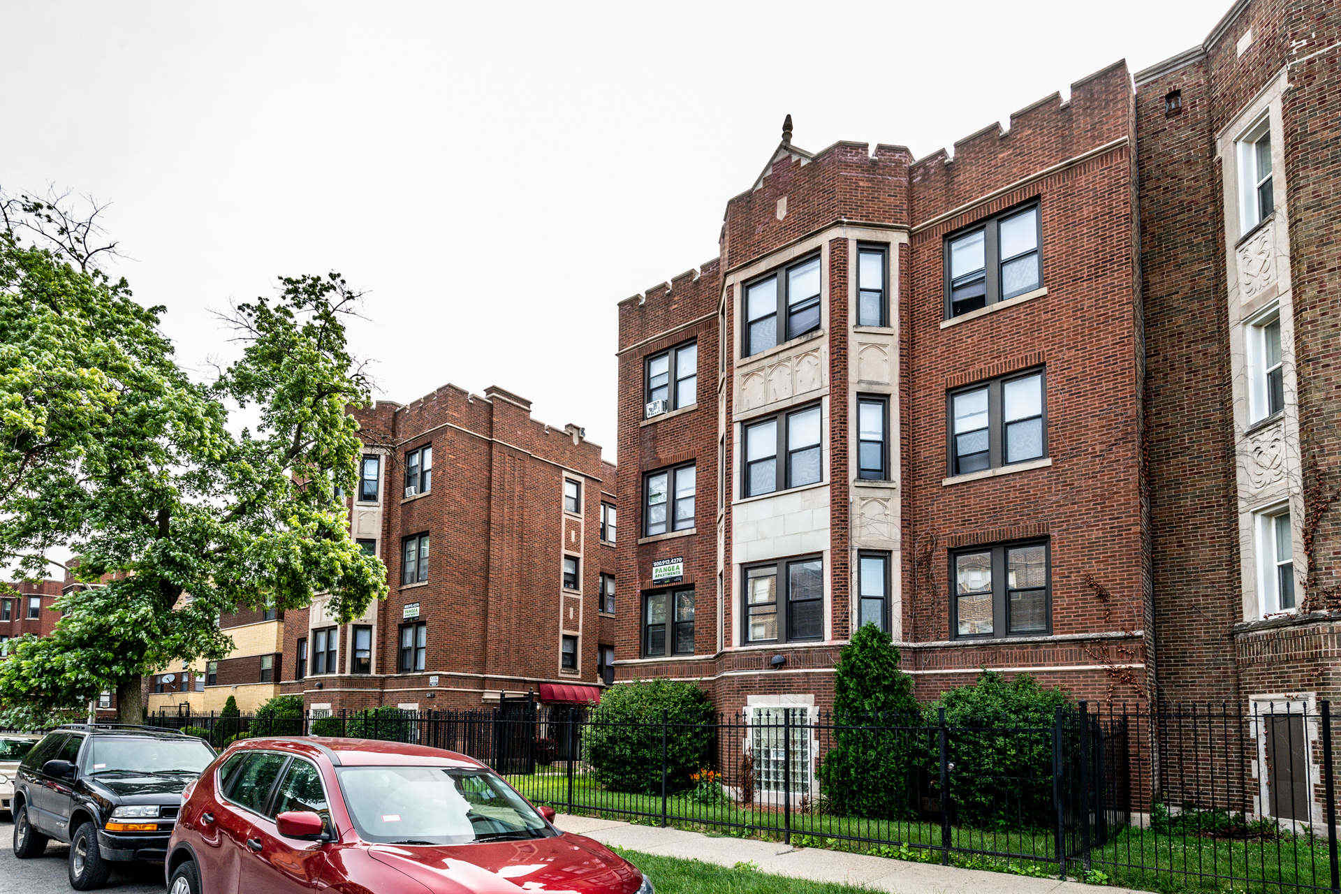 8241 S Ellis – photo 1
