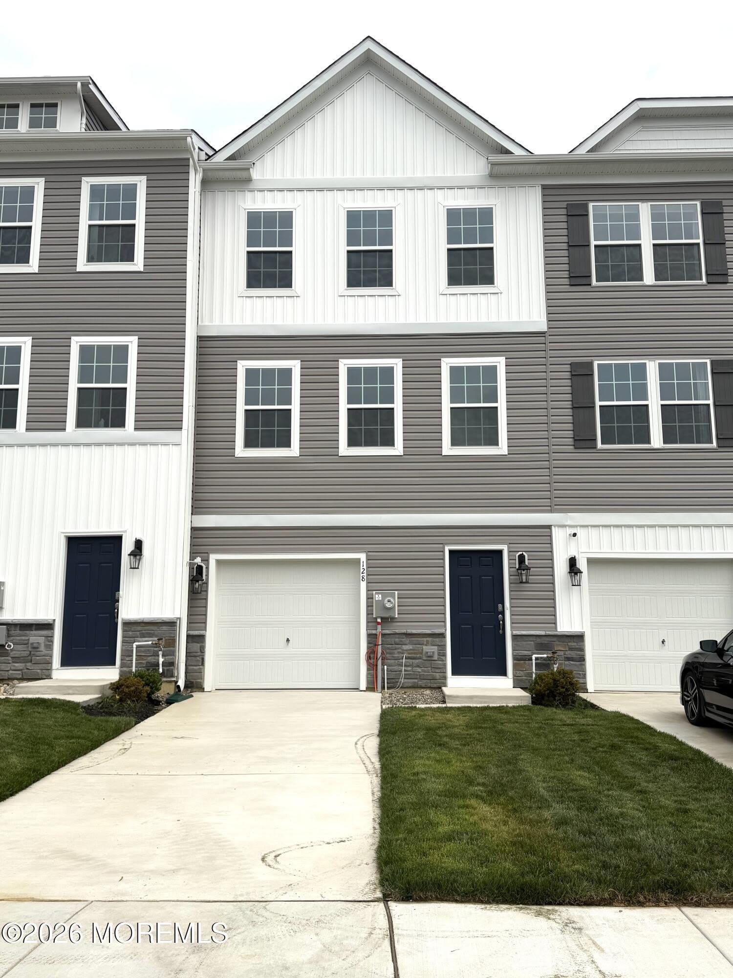 128 Essex Drive – photo 1