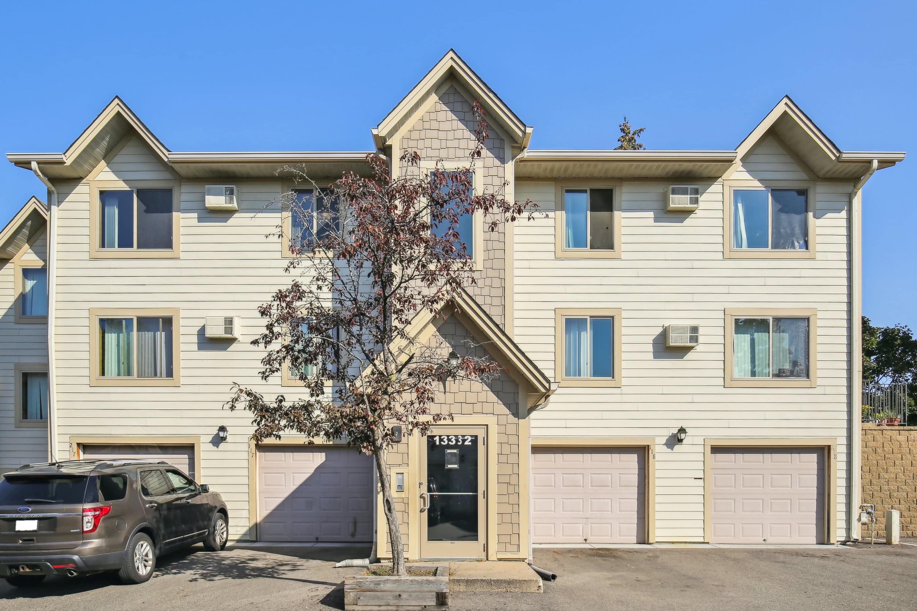 13304 Parkwood Dr 203 – photo 1 of 249
