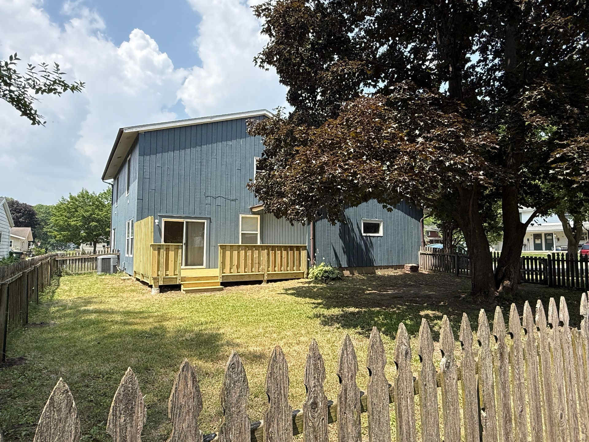 Call For Rent Special New Deck 3 Bedroom Updated Kitchen Updated Flooring Garage Driveway And Fenced Yard 9 Month Lease Available – photo 1
