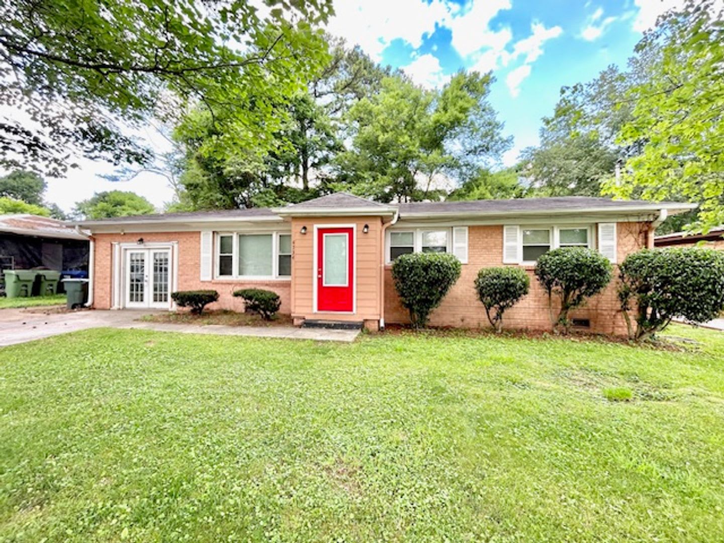 Lovely 3 Bedroom 1 5 Bath With Bonus Room Available Now 1350 With A One Year Commitment And The 12Th Month Free – photo 1