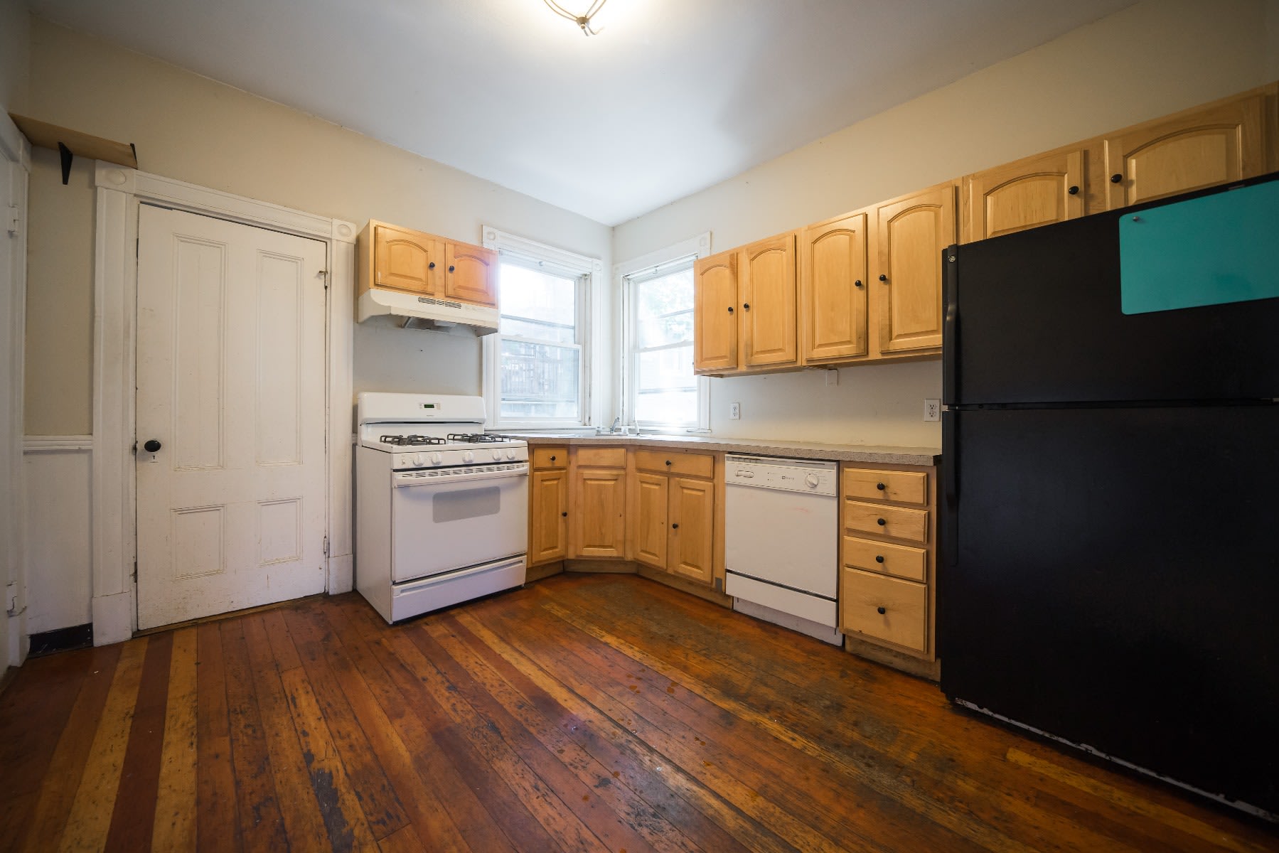 452 Centre St – photo 1