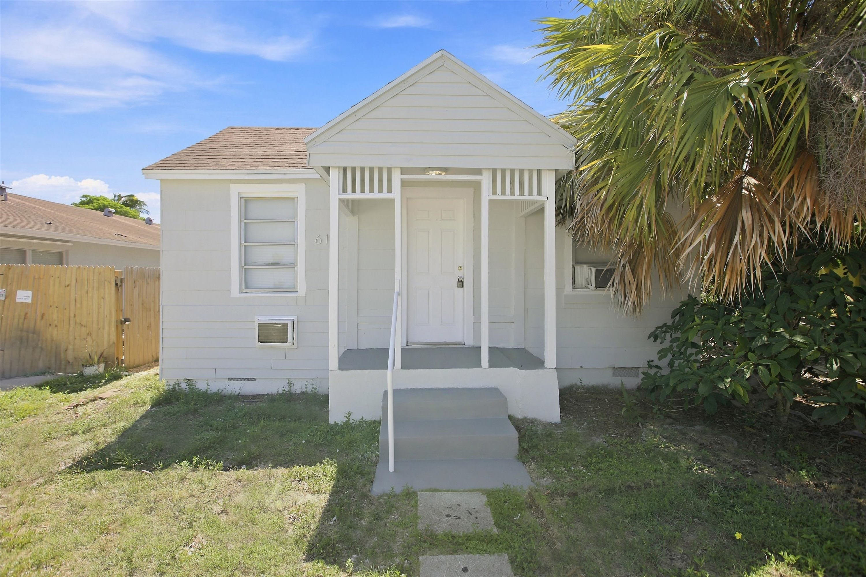 611 N Broadway – photo 1 of 17