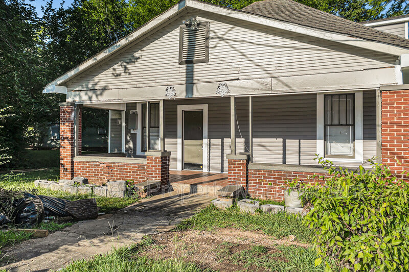 104 Henley Street – photo 1 of 10