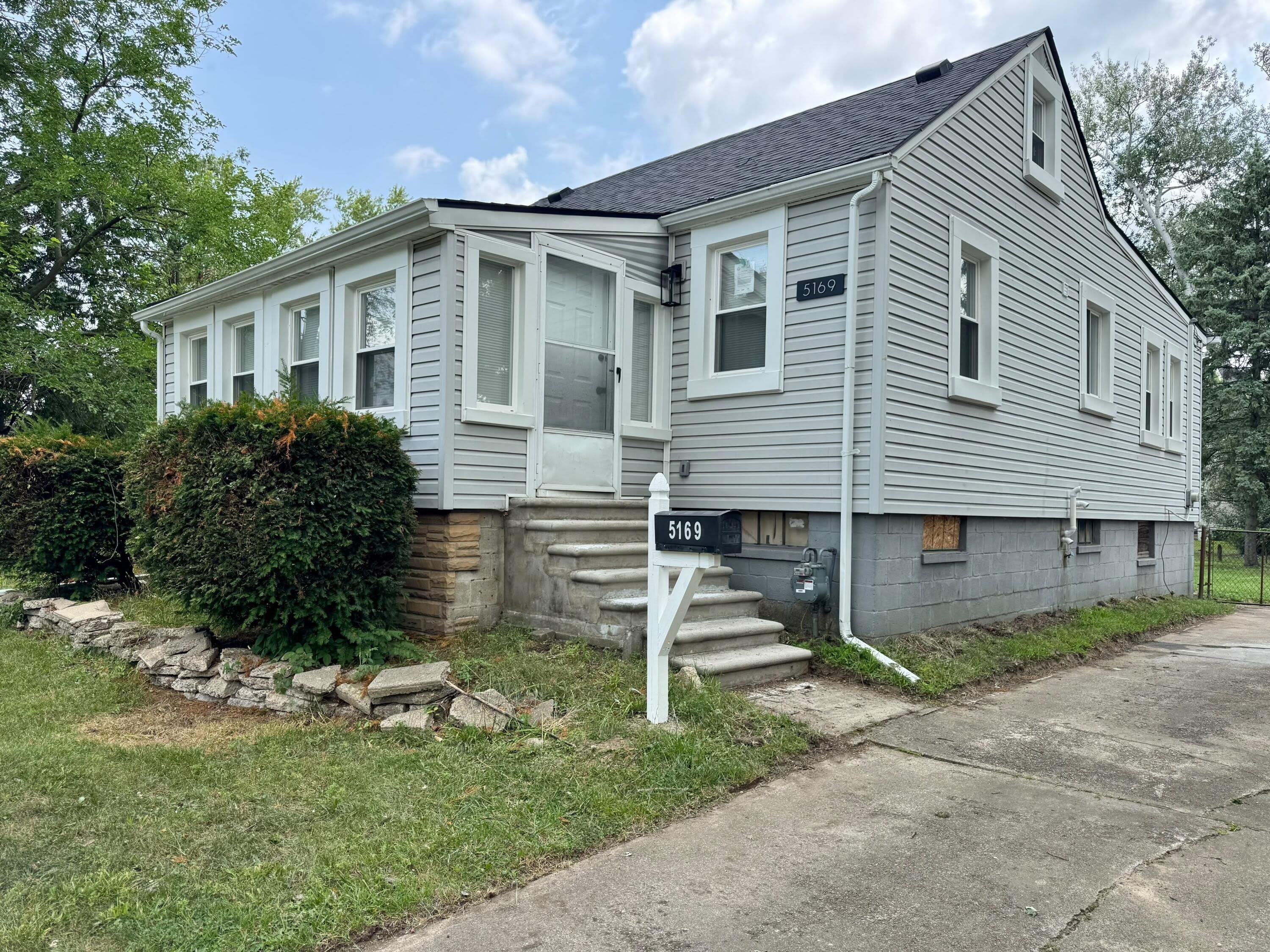 5169 Glenis Street – photo 1 of 19