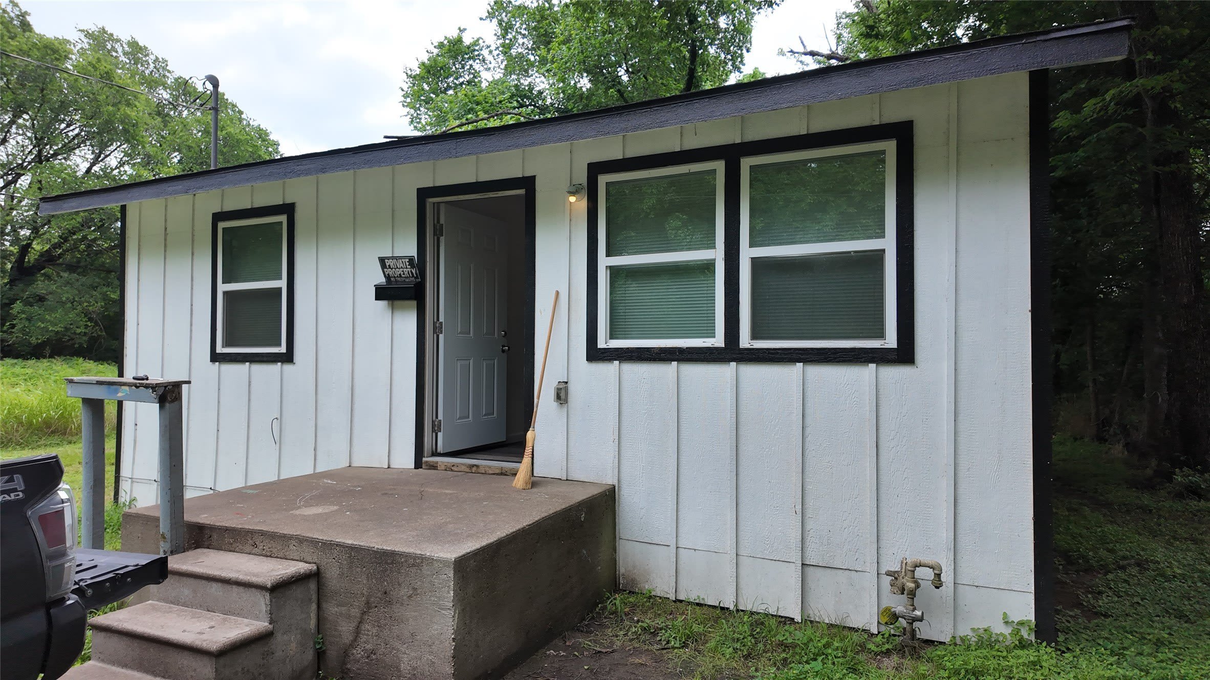1001 E Park Avenue – photo 1 of 54