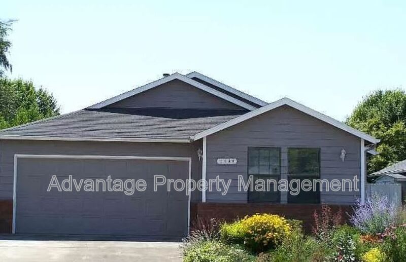 1138 NE Conser Pl – photo 1