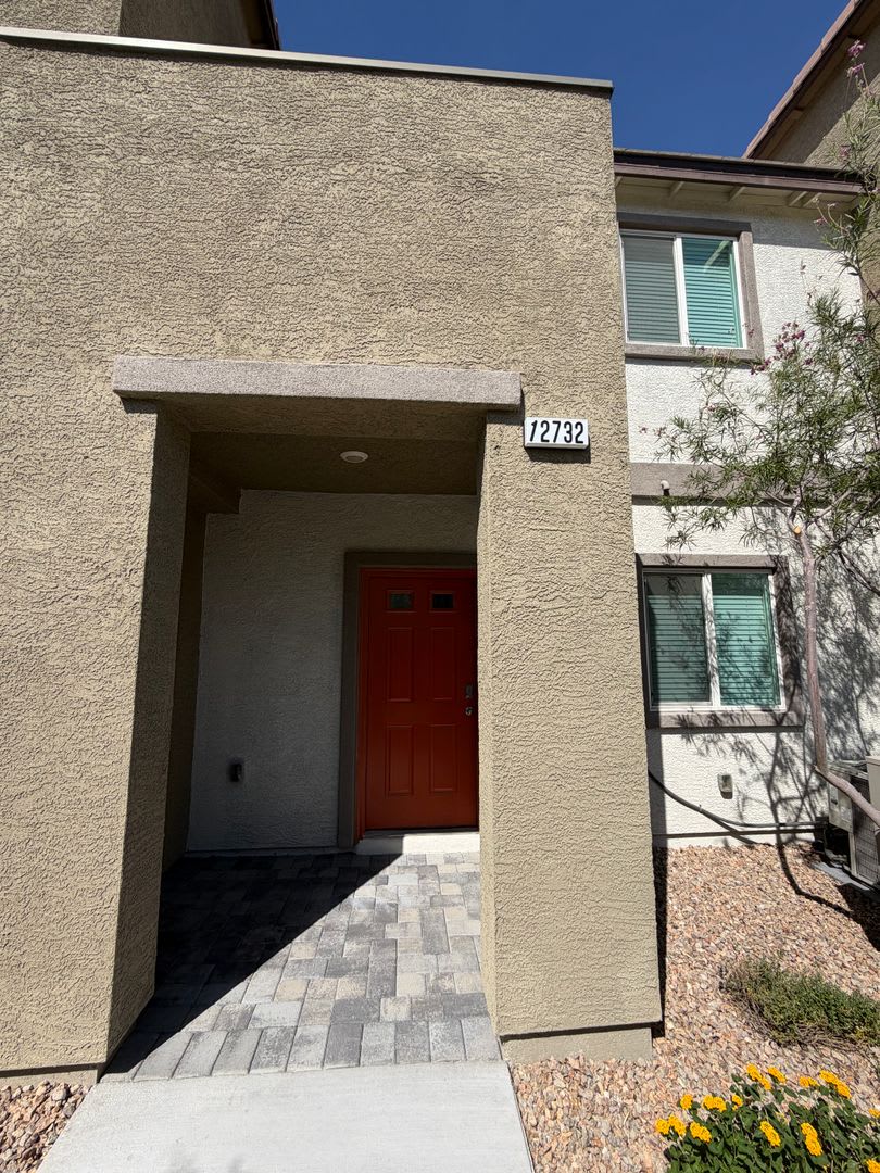Must See Townhome in Henderson! – photo 1