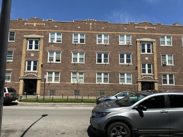 4058 W Dickens Avenue – photo 1