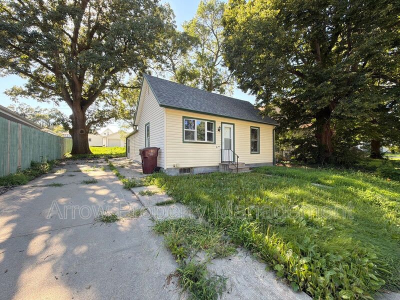 625 South 3rd Street – photo 1 of 12