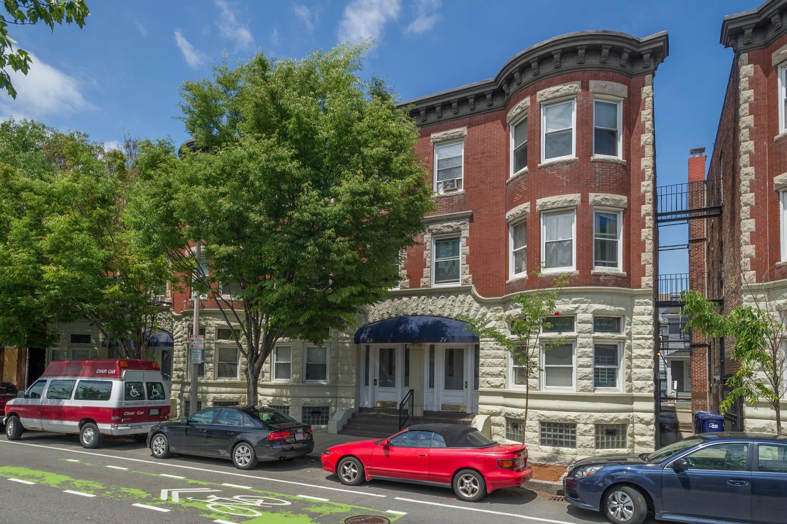 Nice 2 bed in Allston – photo 1