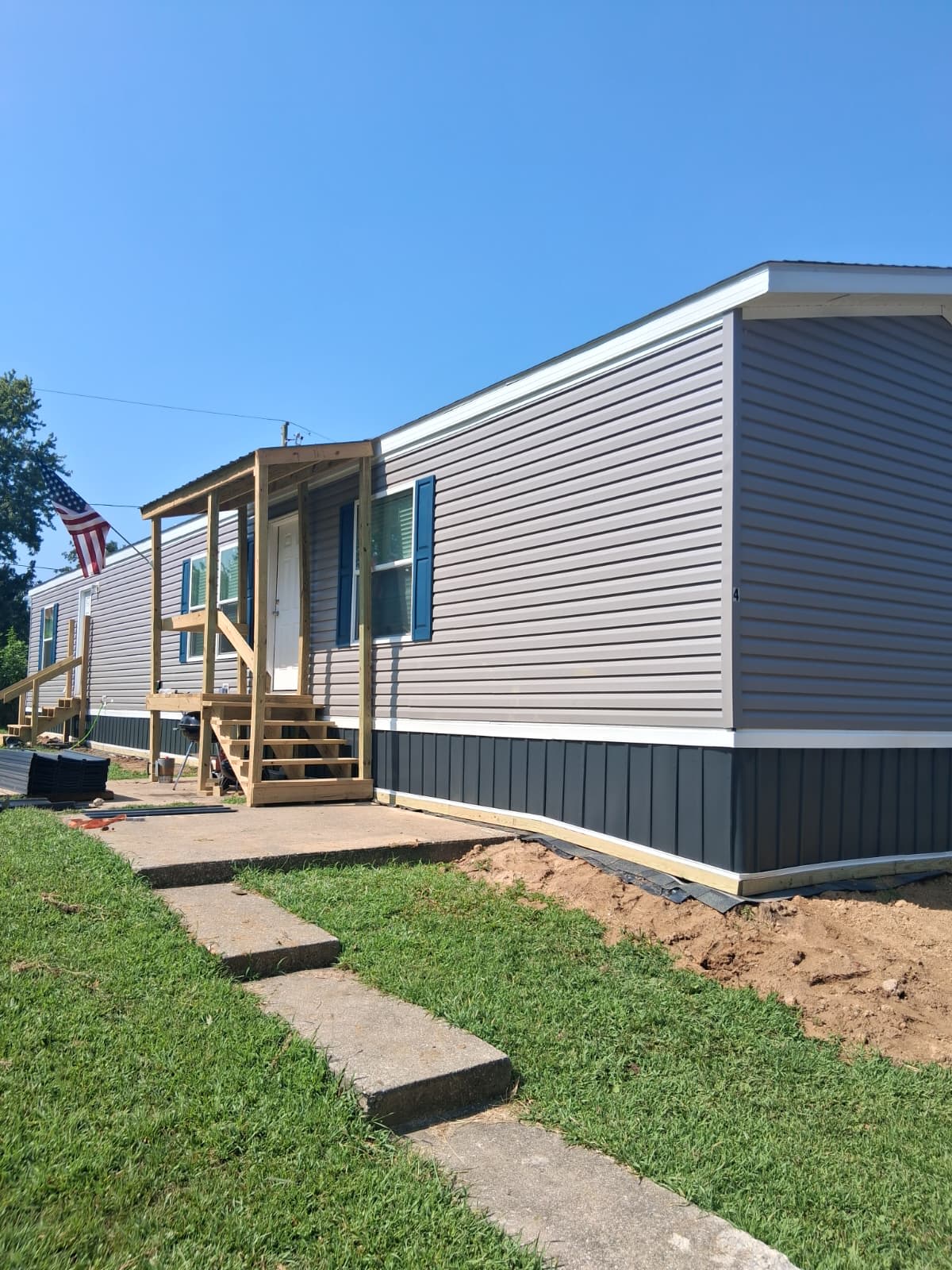 56 Holmes Cir – photo 1 of 8