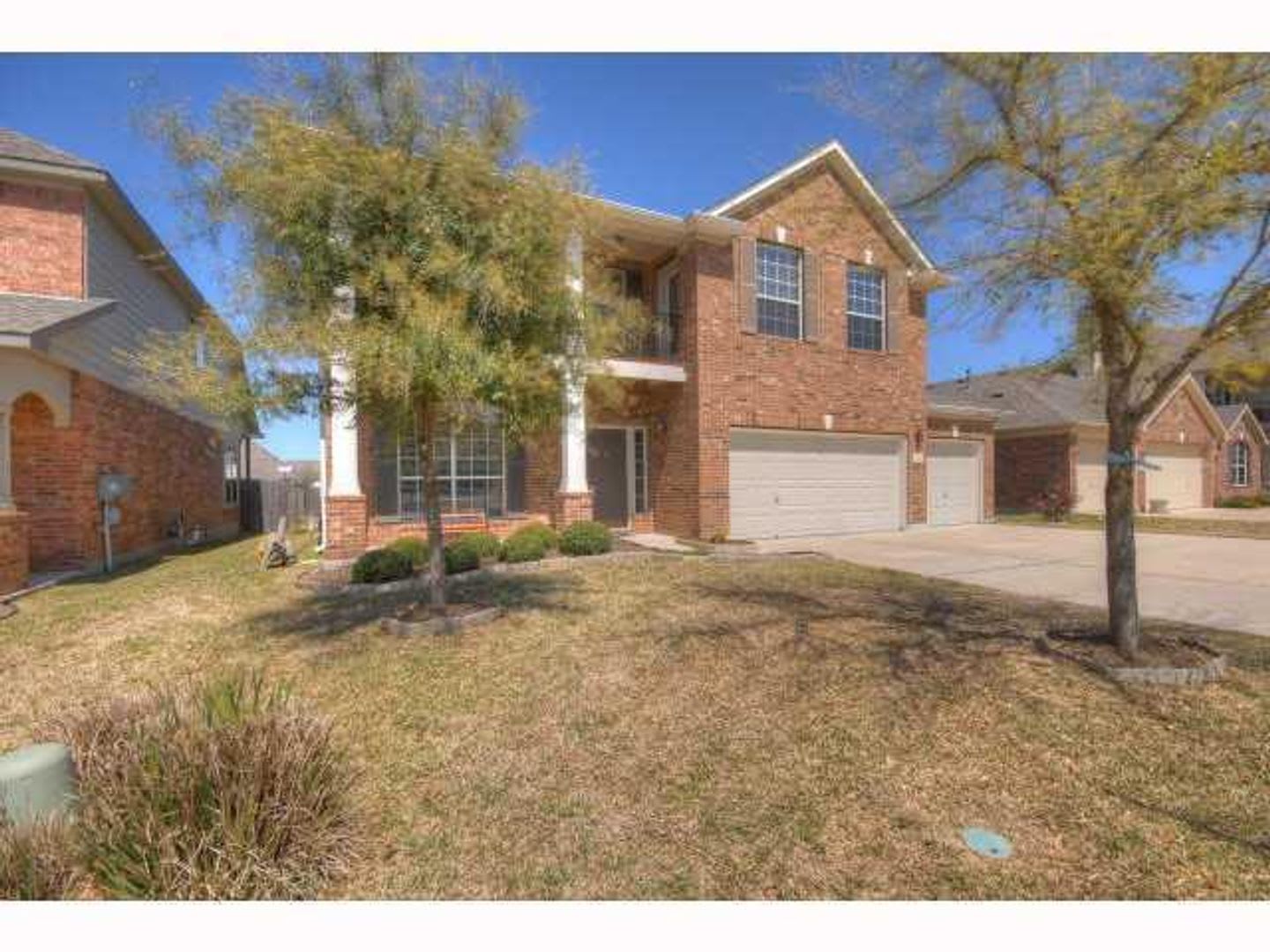 GREAT 4 BEDROOM WITH ALL THE BELLS AND WHISTLES – photo 1