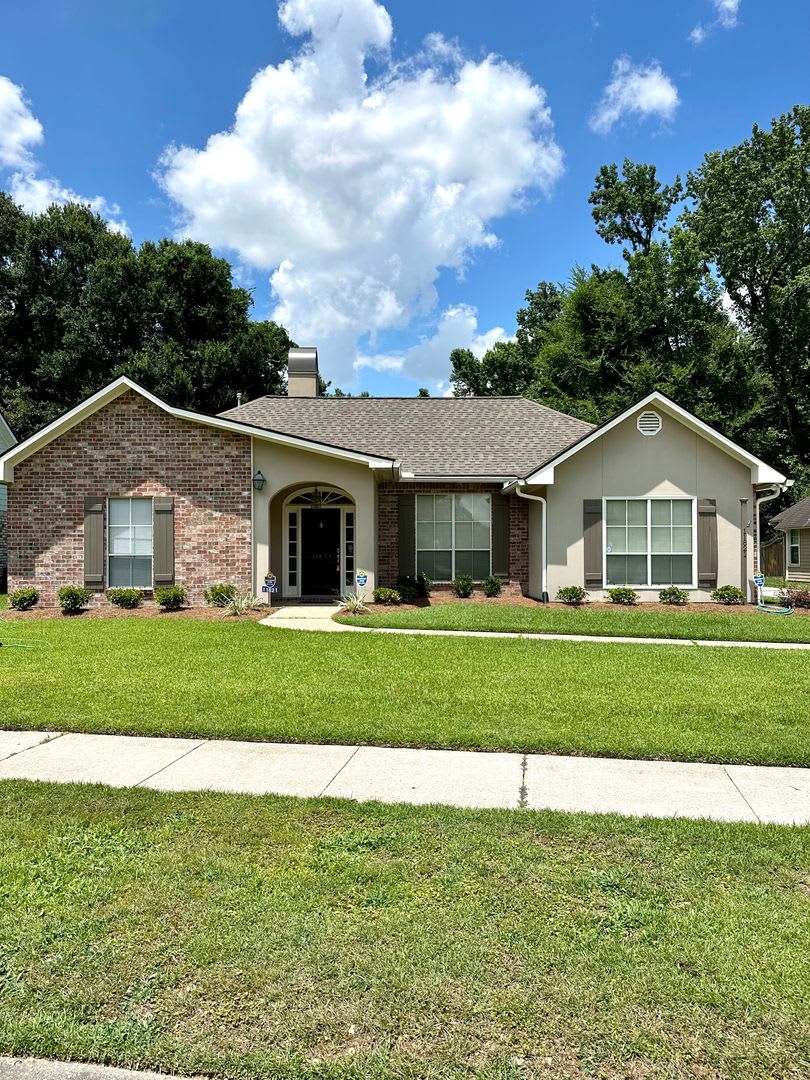 3BD/2BA House Off Perkins between Bluebonnet and Siegen. – photo 1 of 32