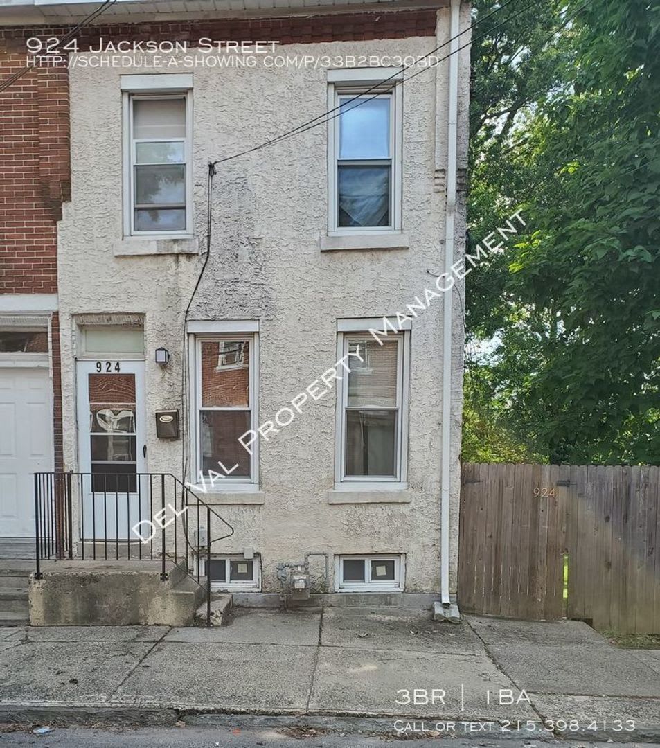 End Unit Townhome Move In Ready In Norristown With Deck – photo 1 of 206