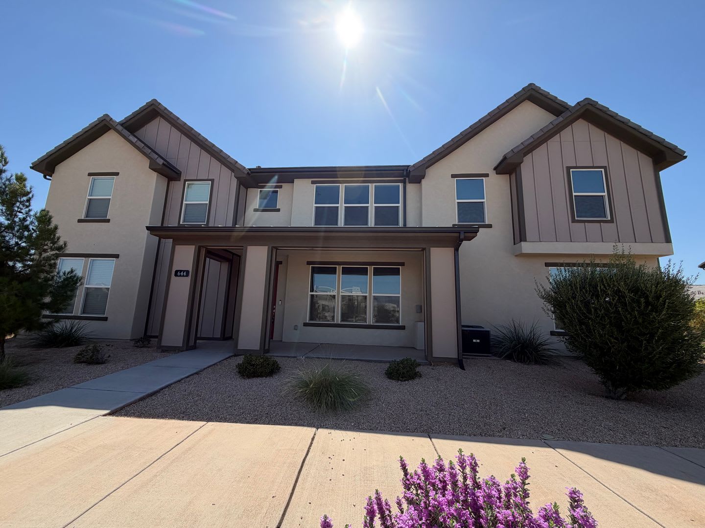 Spacious Townhome In Desert Color – photo 1