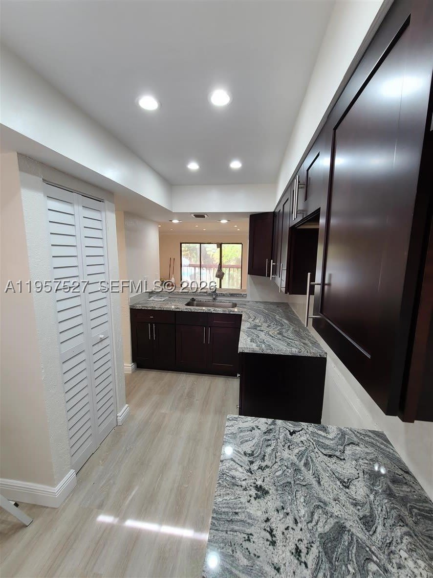 4020 Del Rio Way – photo 1