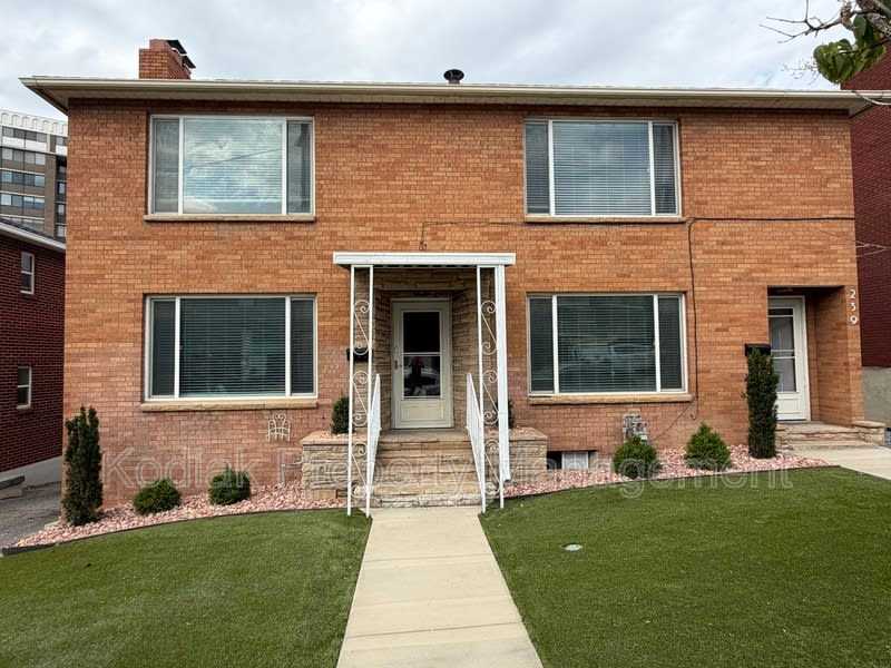 237 N Center St – photo 1