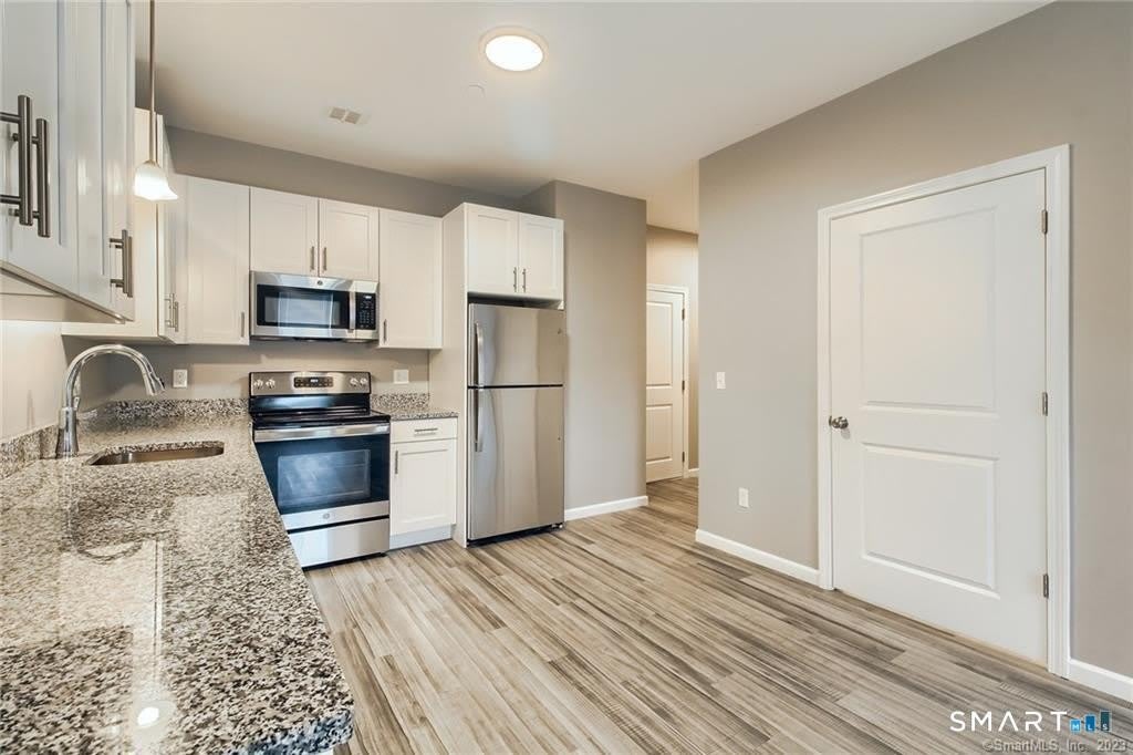 9 Steele Boulevard – photo 1 of 20