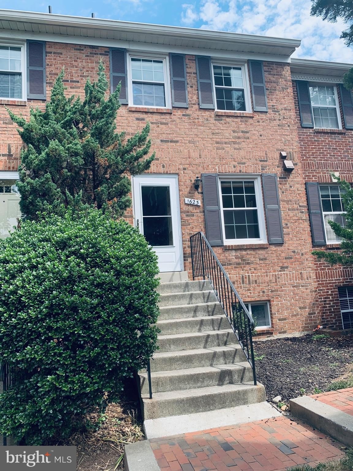 1623 S BARTON Street – photo 1