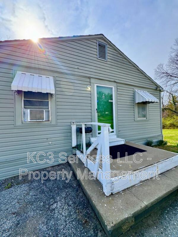 6131 NE Vivion Rd – photo 1