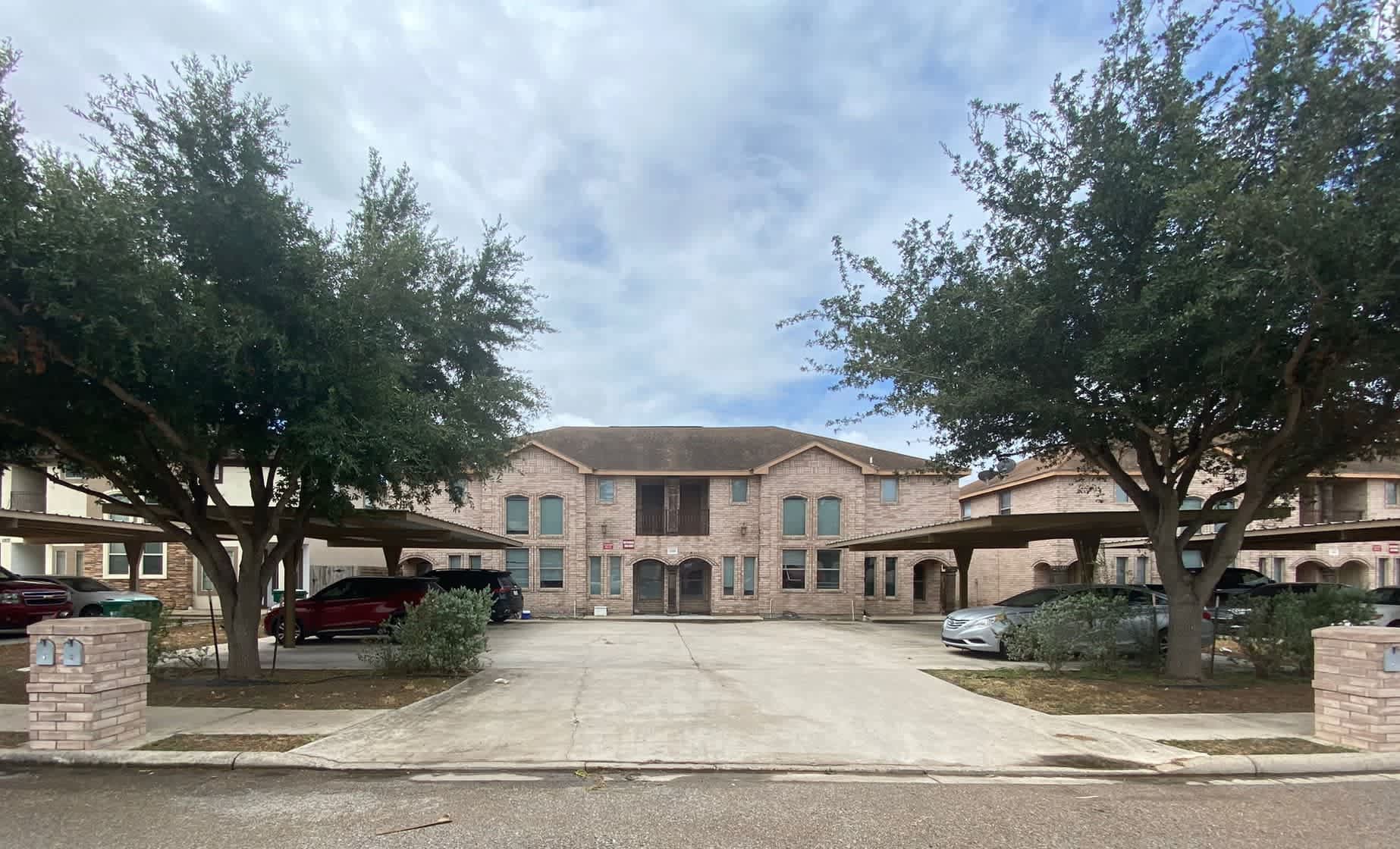 1202 W Kiwi Ave – photo 1 of 11
